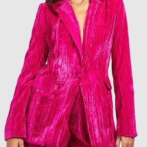 Boohoo Tall Crinkle Velvet Single Breasted Blazer in Magenta Pink